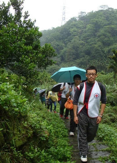 國立聯合大學102年度「畢業生登峰授證典禮暨全校登山健行」 事務及採購組協助辦理活動圖片